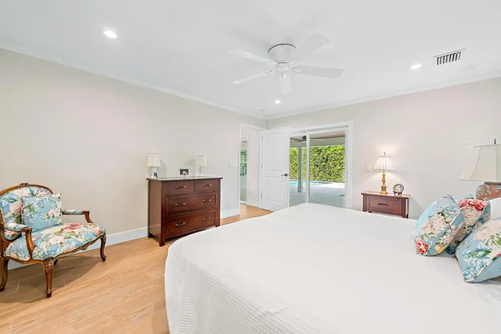 11785 Lake Shore Pl-21