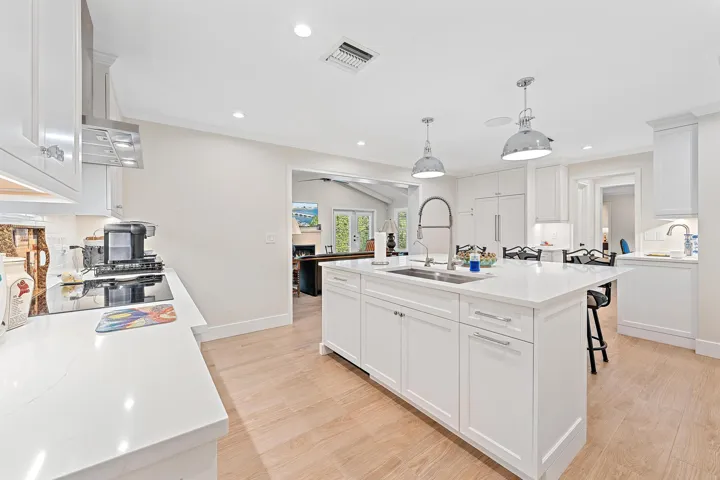 11785 Lake Shore Pl-7