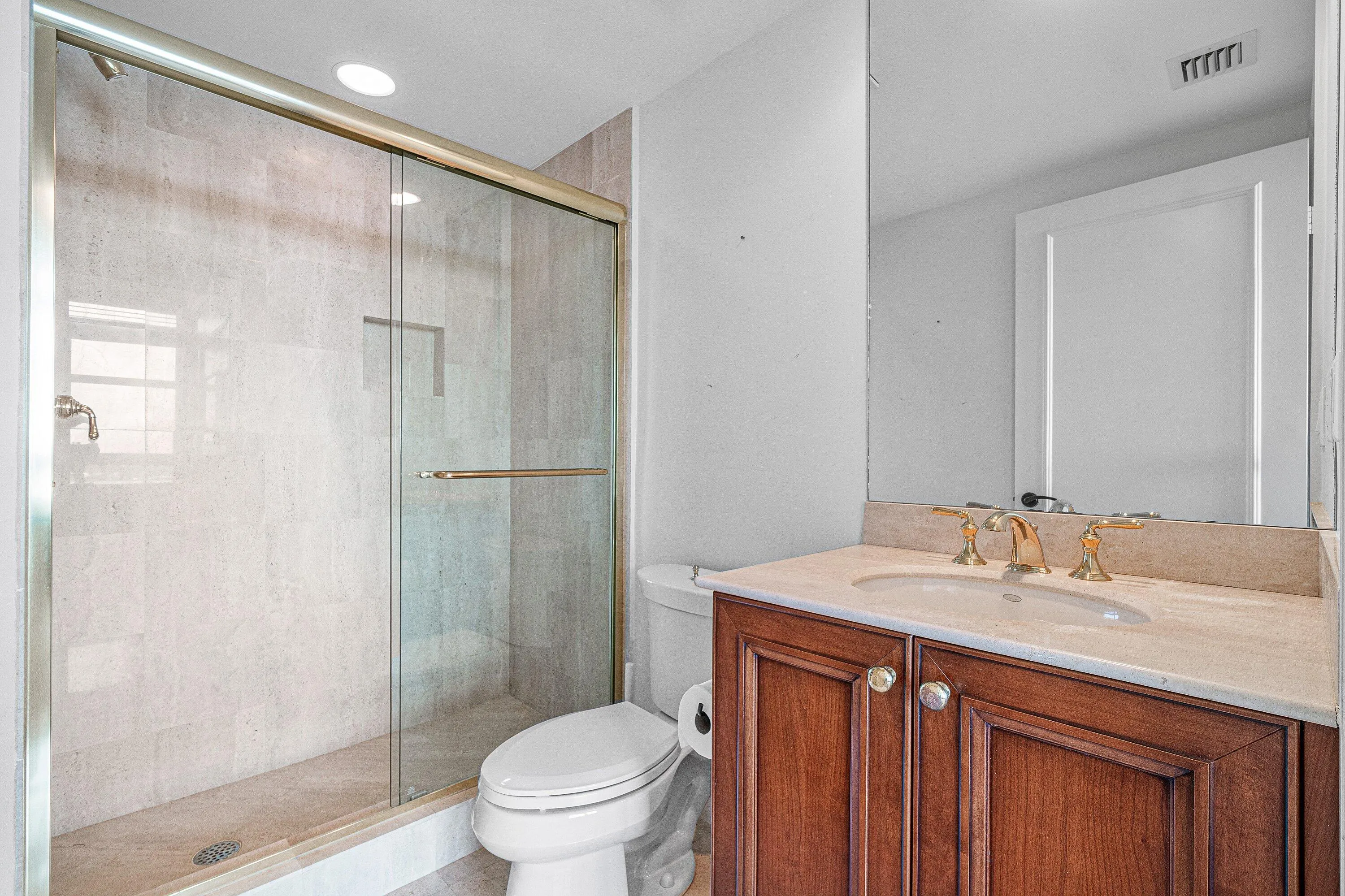EN SUITE BATHROOM FOR THE GUEST BEDROOM