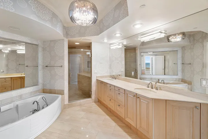 DUAL SINKS, SEPERATE SHOWER & LARGE SPA TUB