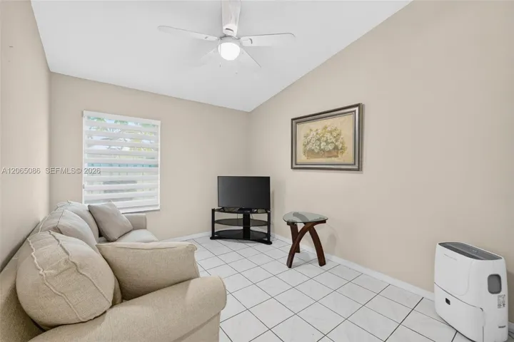 Tile w/ roller shade