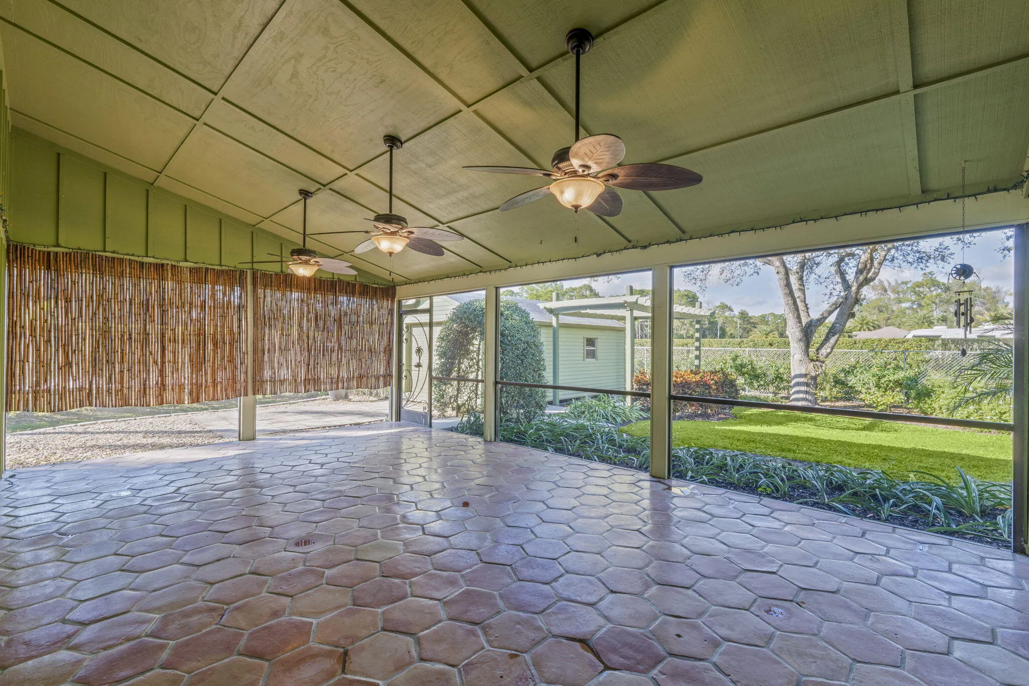 25-web-or-mls-A7404607