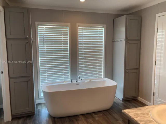 primary Separate tub