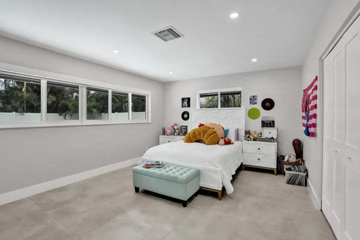 Large 2nd bedroom