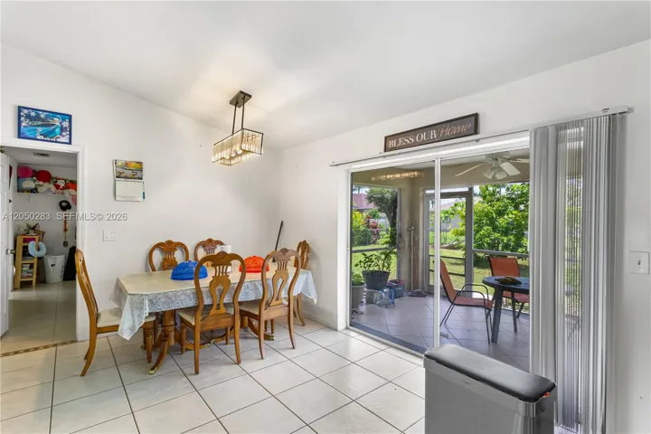 The L-shaped layout flows into a dining area and breakfast bar, making this an ideal space for EVERYDAY LIVING or ENTERTAINING