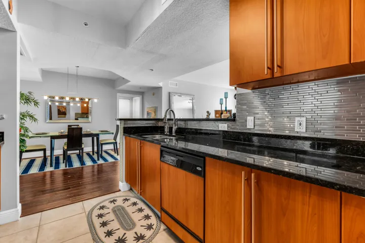 Kitchen & Dining Area