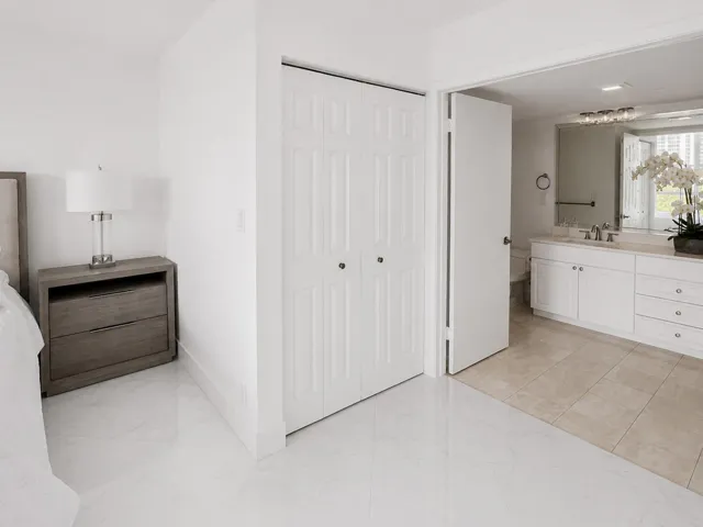 master bath entrance2