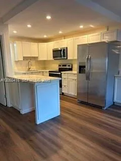Beautiful Totally remodeled kitchen with breakfast bar