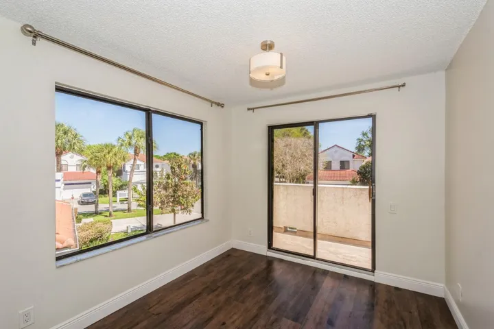 22_5504FoxHollowDr_178_PrimaryBedroom_La