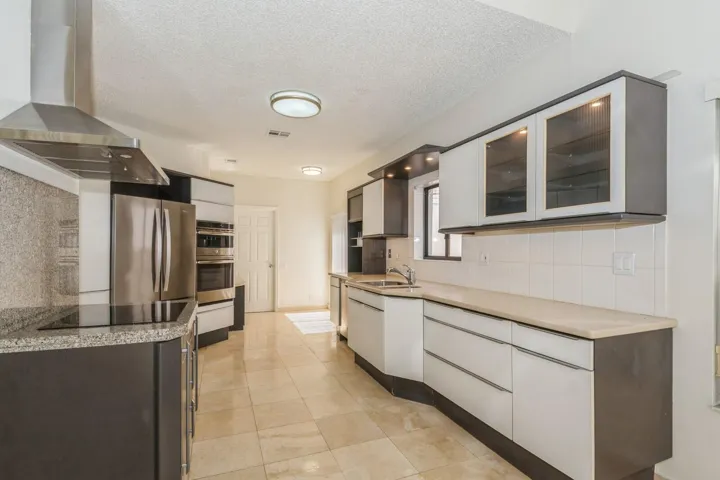 12_5504FoxHollowDr_177002_Kitchen_Large