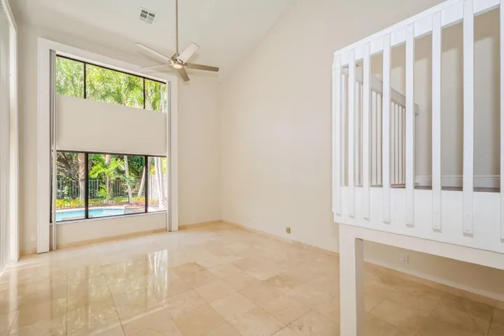 06_5504FoxHollowDr_165_LivingRoom_Large