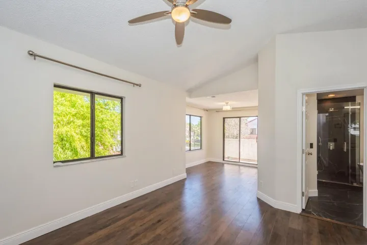 21_5504FoxHollowDr_14_PrimaryBedroom_Lar