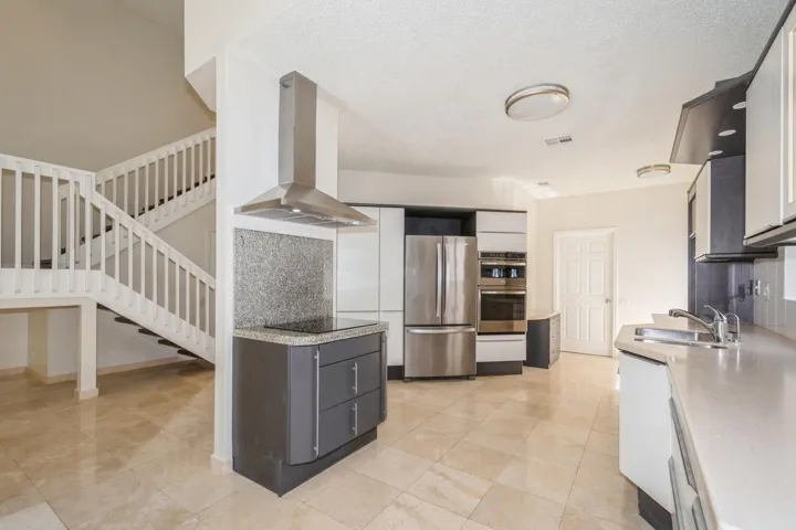 13_5504FoxHollowDr_177003_Kitchen_Large