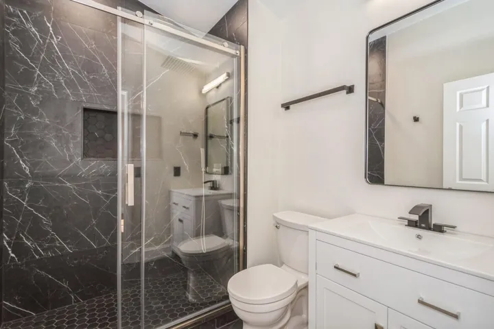 34_5504FoxHollowDr_9_2ndBathroom_Large