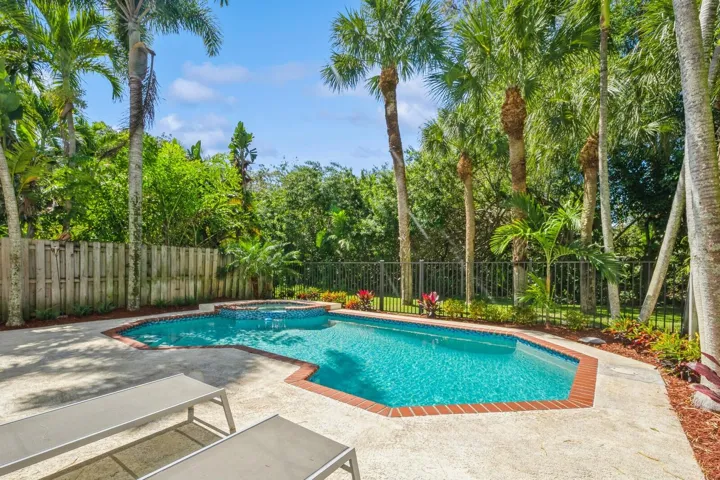 41_5504FoxHollowDr_29001_Pool_Large
