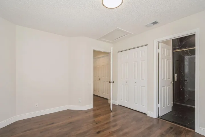 30_5504FoxHollowDr_153002_2ndBedroom_Lar