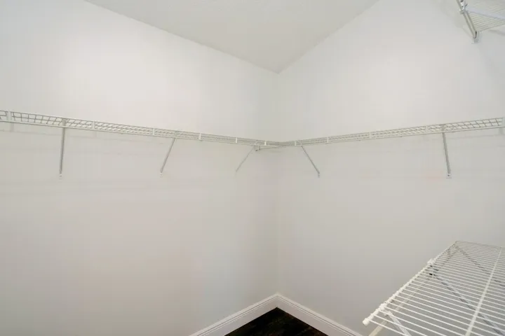 27_5504FoxHollowDr_45_PrimaryBedroomClos