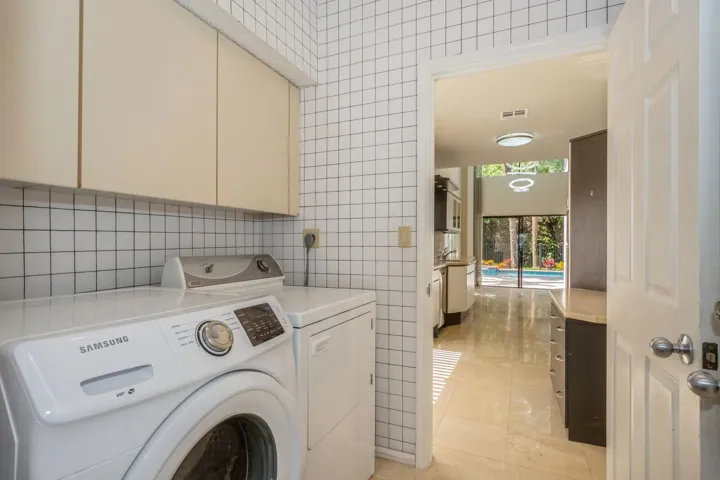 35_5504FoxHollowDr_44_LaundryRoom_Large