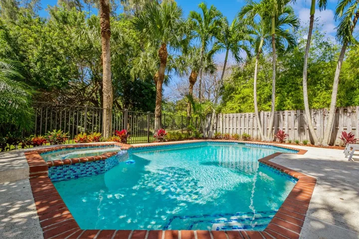 45_5504FoxHollowDr_29005_Pool_Large