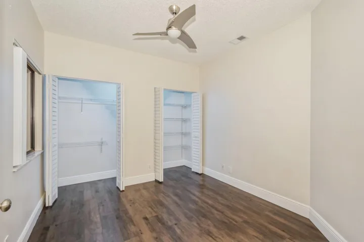 32_5504FoxHollowDr_154001_3rdBedroom_Lar