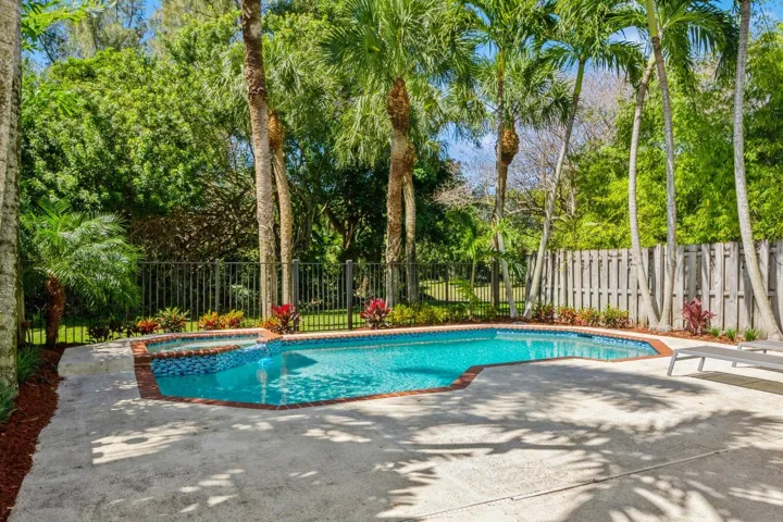 40_5504FoxHollowDr_29_Pool_Large