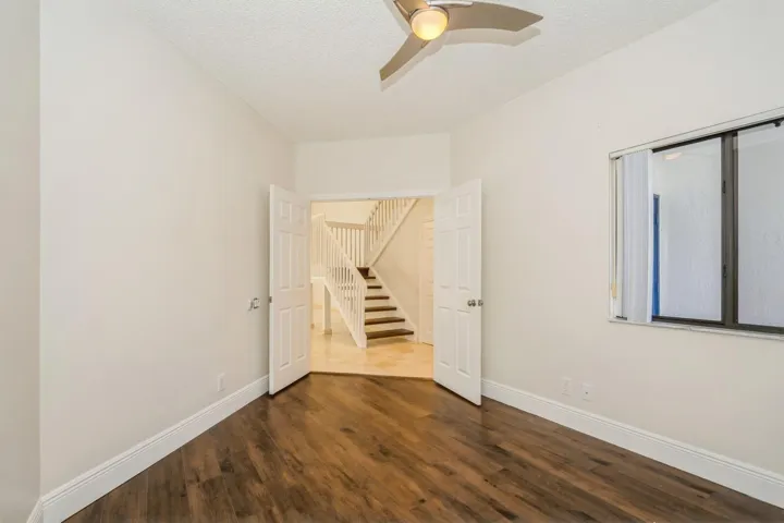 33_5504FoxHollowDr_154002_3rdBedroom_Lar
