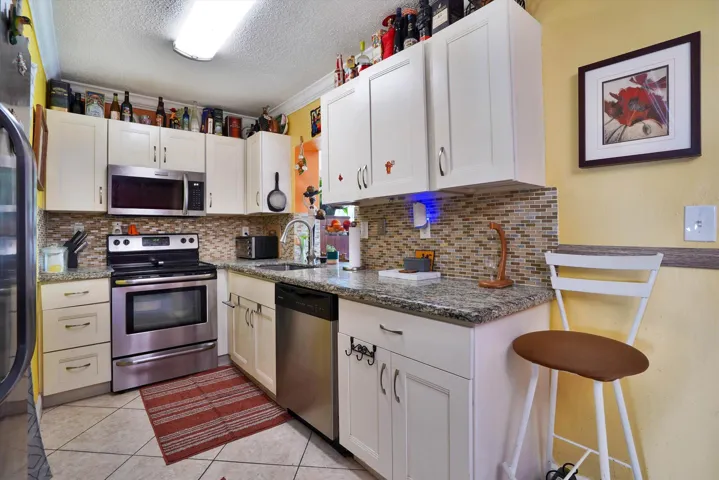13-7107 NW 73rd St-13