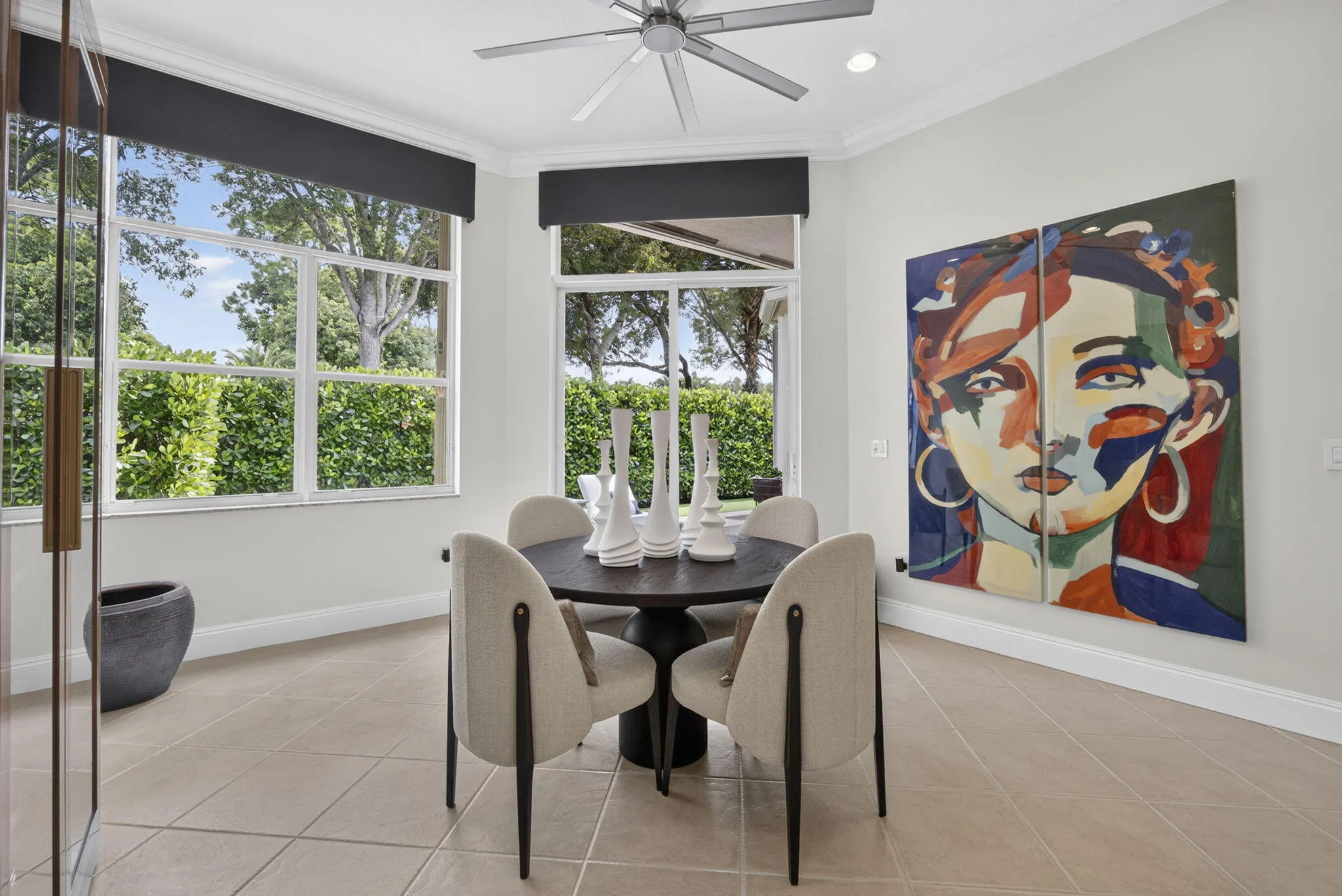 Breakfast/Dining Rm