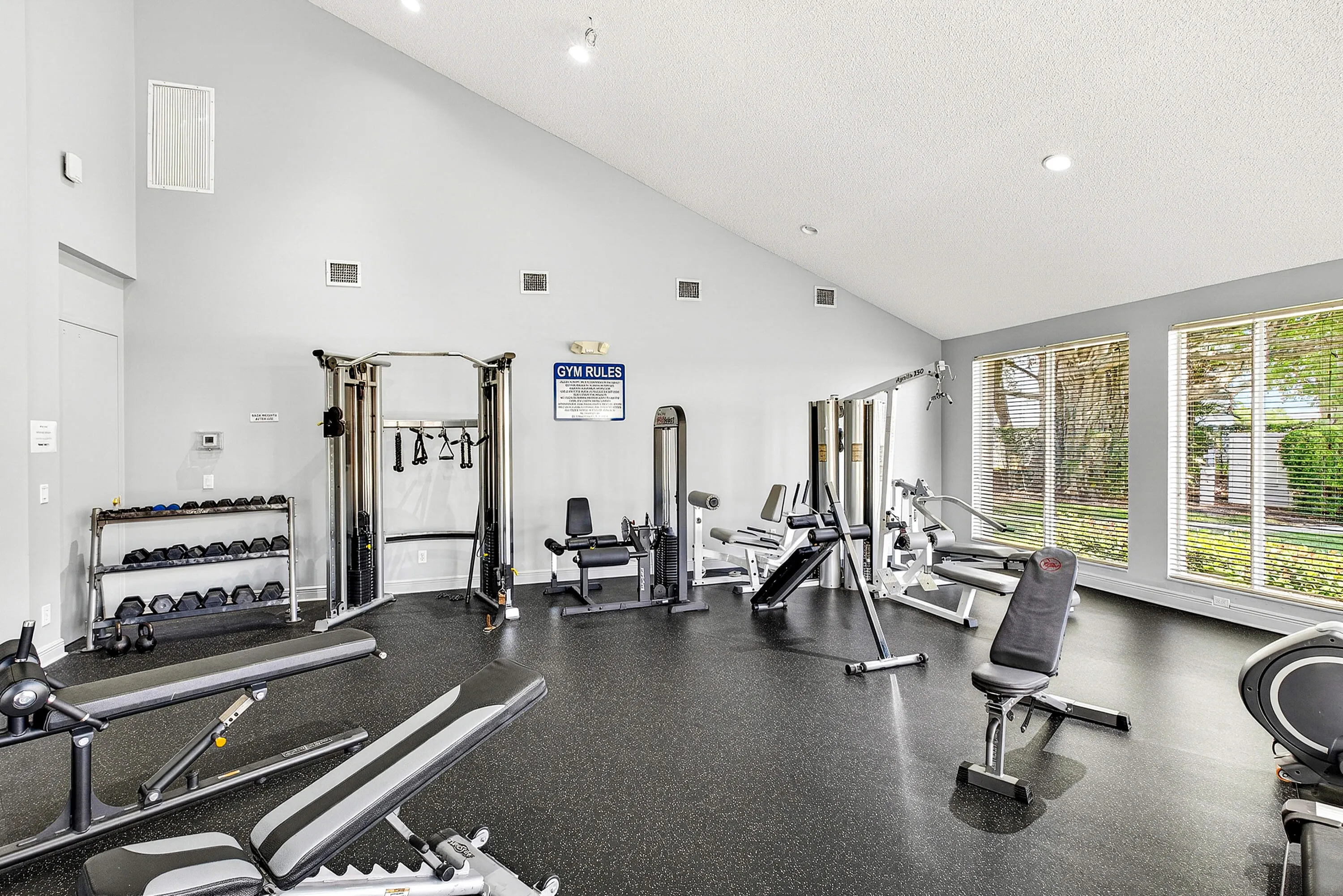 FITNESS ROOM