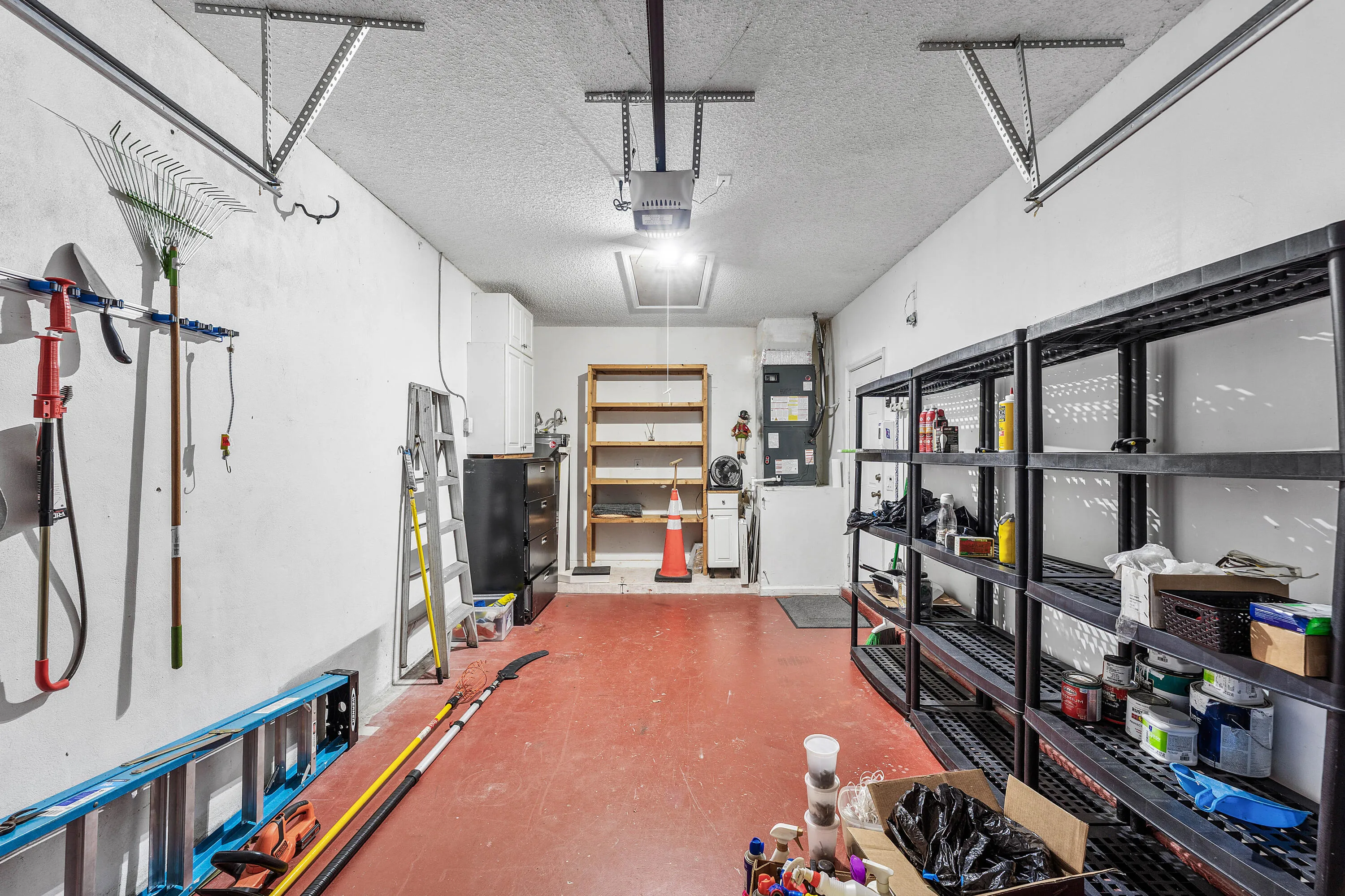 ONE CAR GARAGE