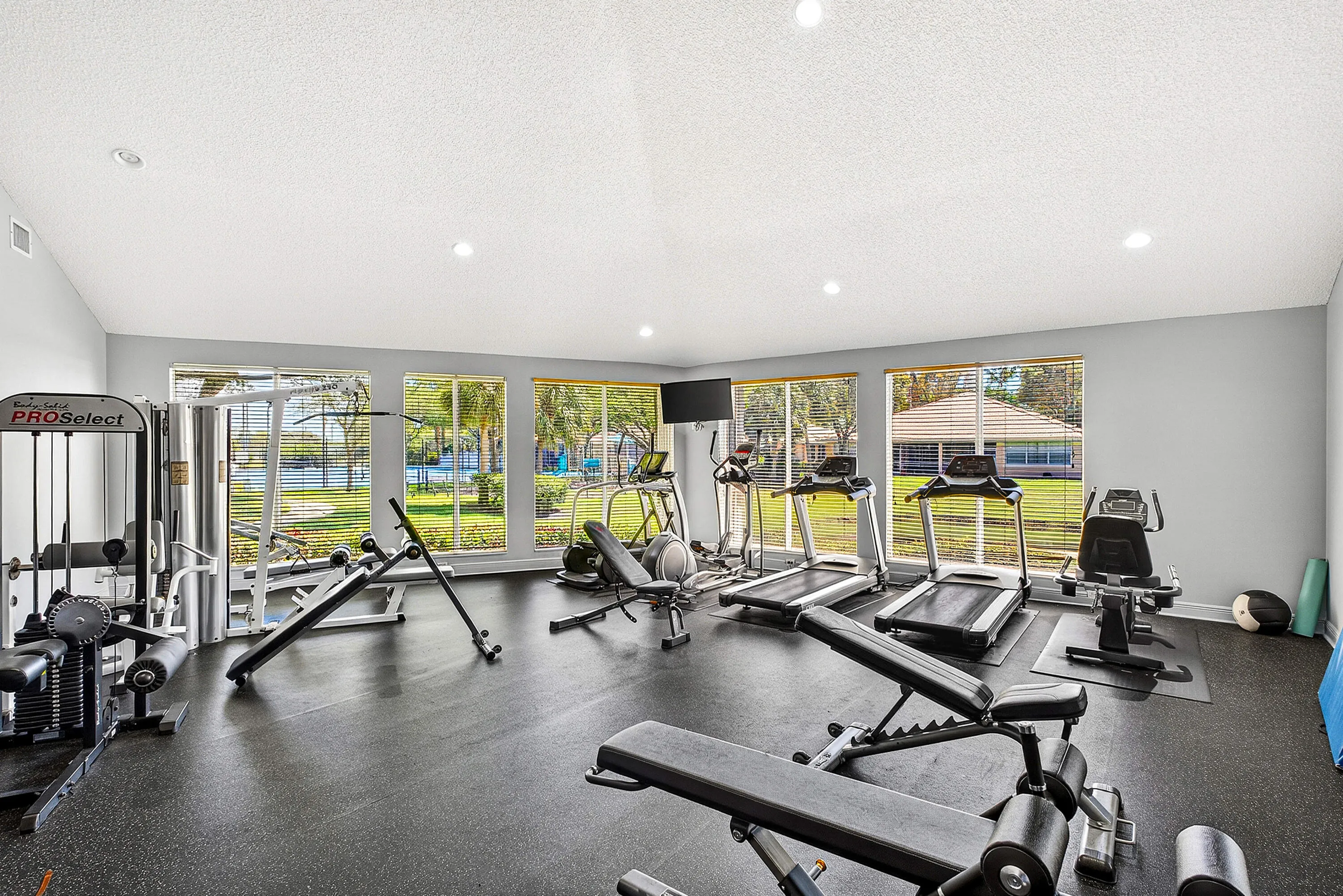 FITNESS ROOM