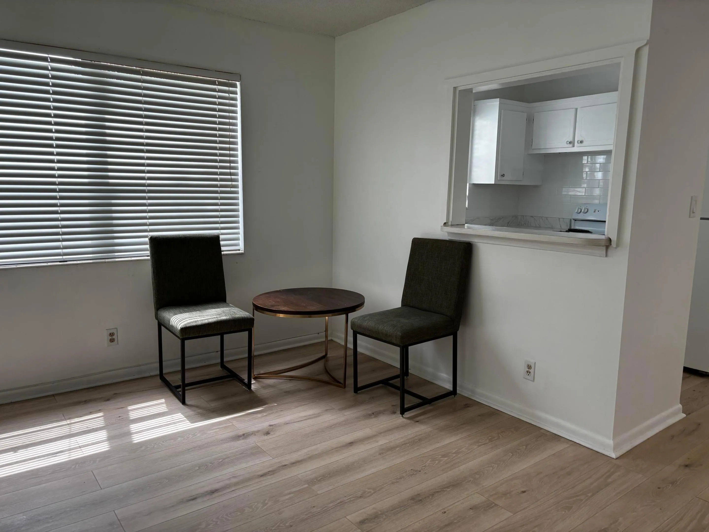 OPEN KITCHEN