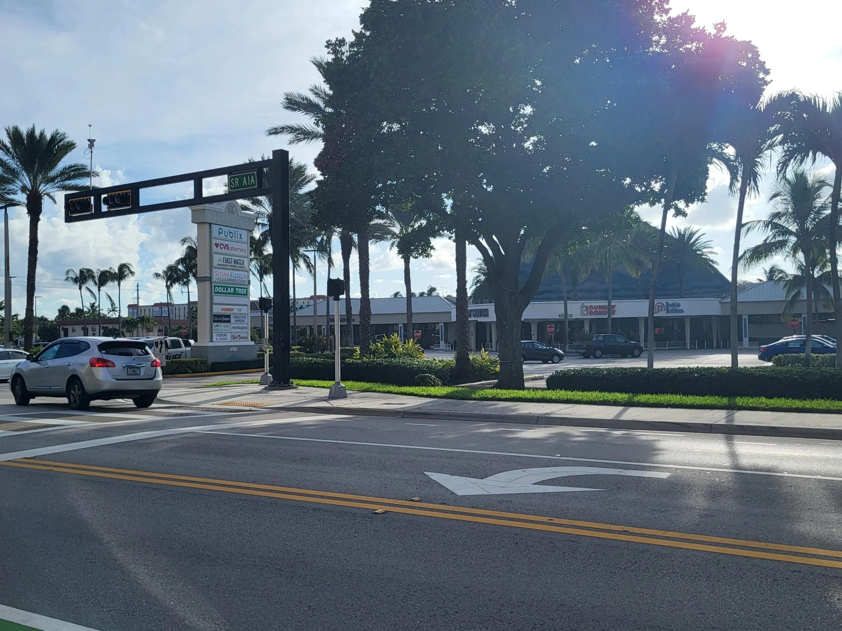 walking distance shopping center-publix,cvs...
