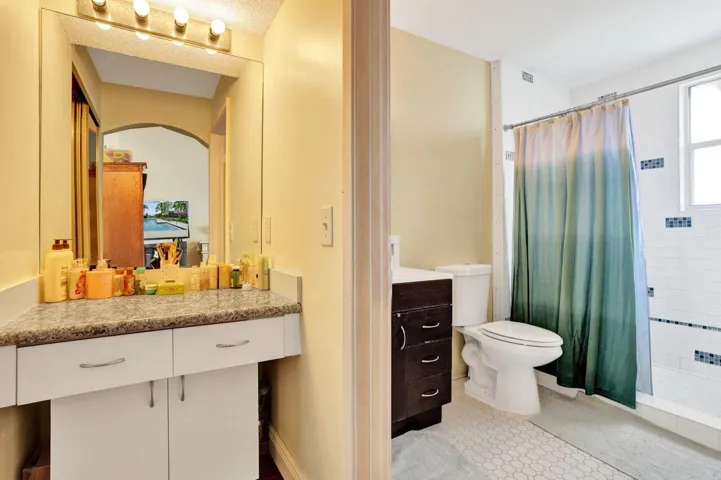 PRIMARY BATH AND MAKE-UP AREA