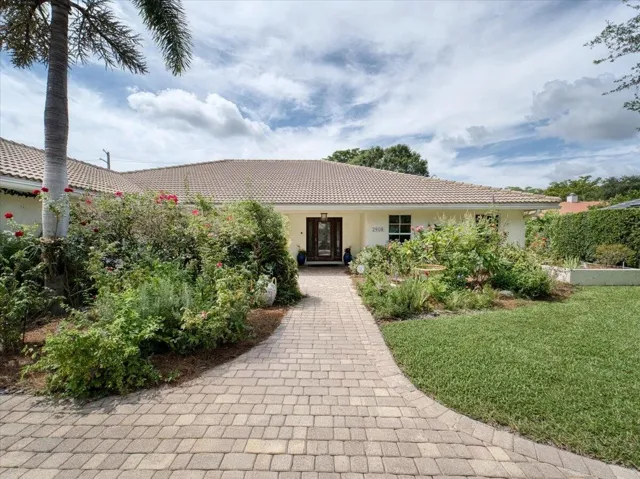 2908_Banyon_Blvd_5_front2