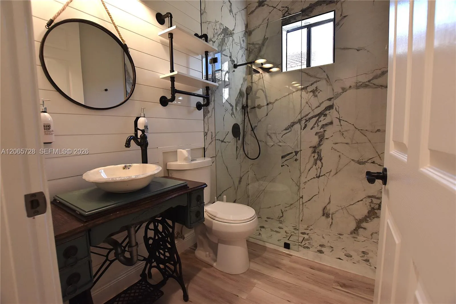 Photo 23