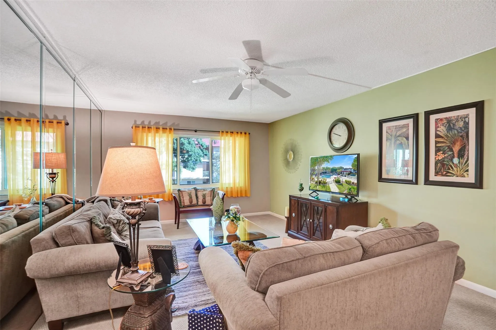 Comfortably furnished-light filled room