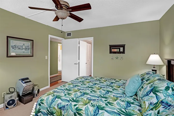 Beautifully furnished, light filled en-suite guest bedroom