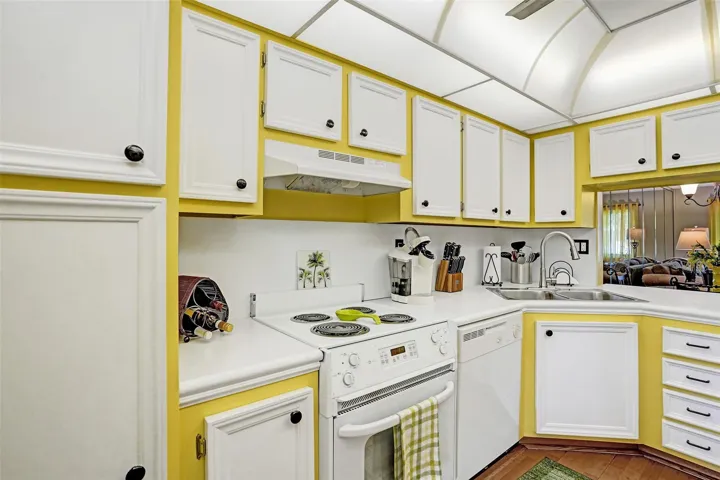 Charming, clean and beautifully kept Kitchen. Dishwasher replaced with Stainless Steel dishwasher.