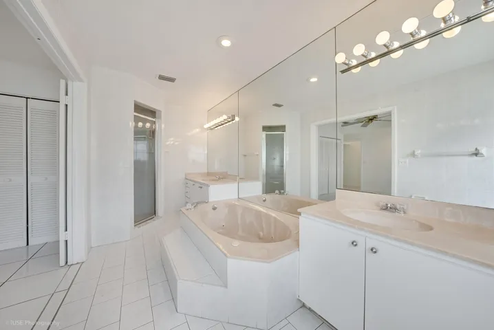 downstairs_main_ensuite_bathroom