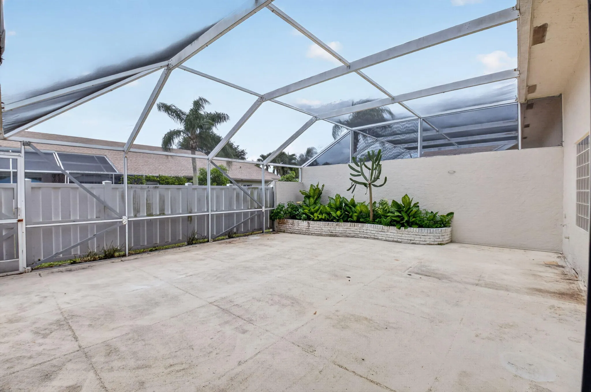 LARGE PATIO