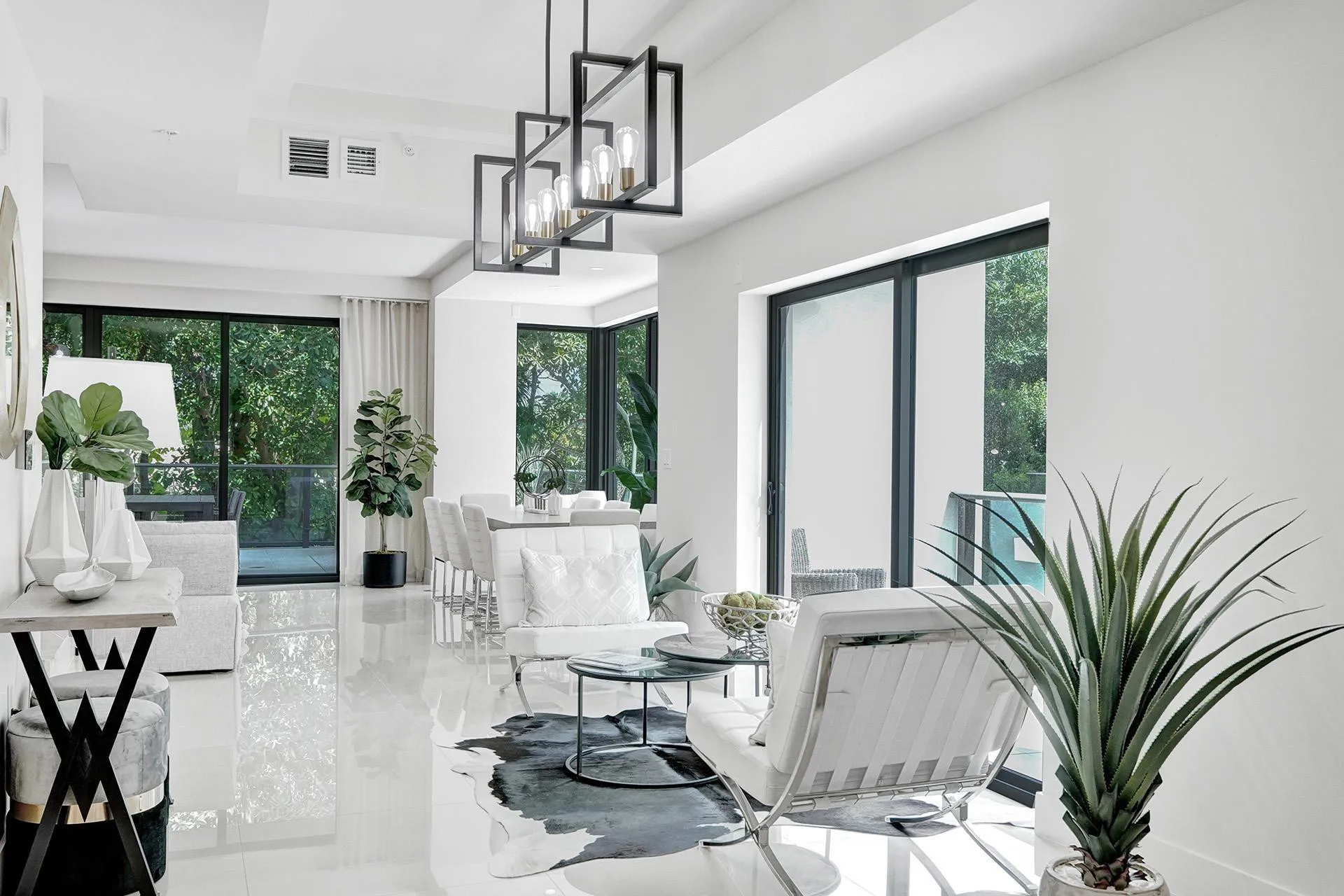 Open-concept living area featuring high-gloss tile flooring and floor-to-ceiling sliding glass doors