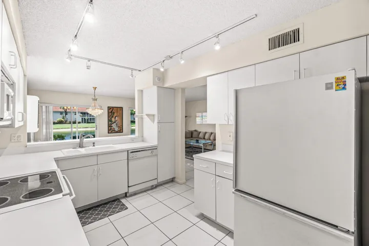 017-7408LakeMeadowWay-101-BoyntonBeach-F