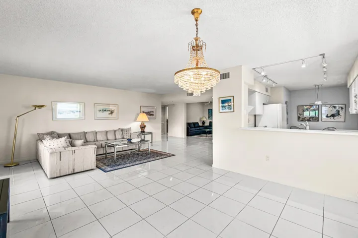 010-7408LakeMeadowWay-101-BoyntonBeach-F