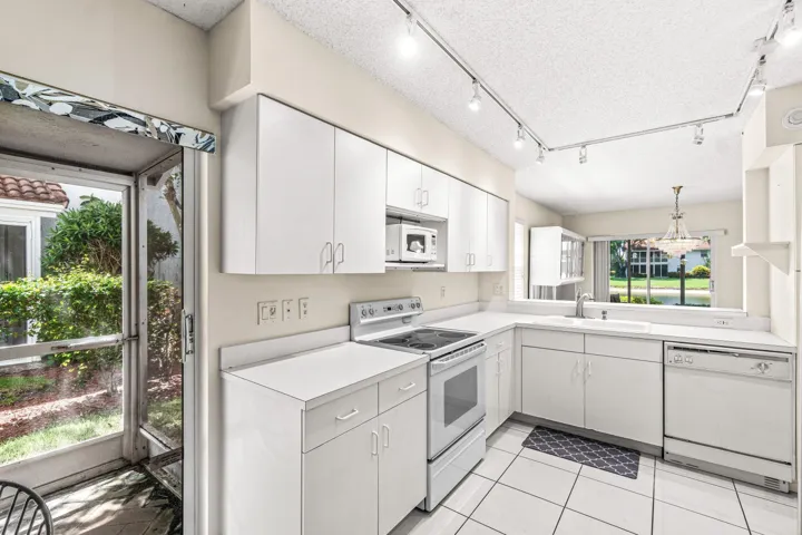 016-7408LakeMeadowWay-101-BoyntonBeach-F