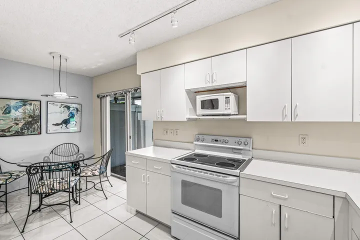 013-7408LakeMeadowWay-101-BoyntonBeach-F