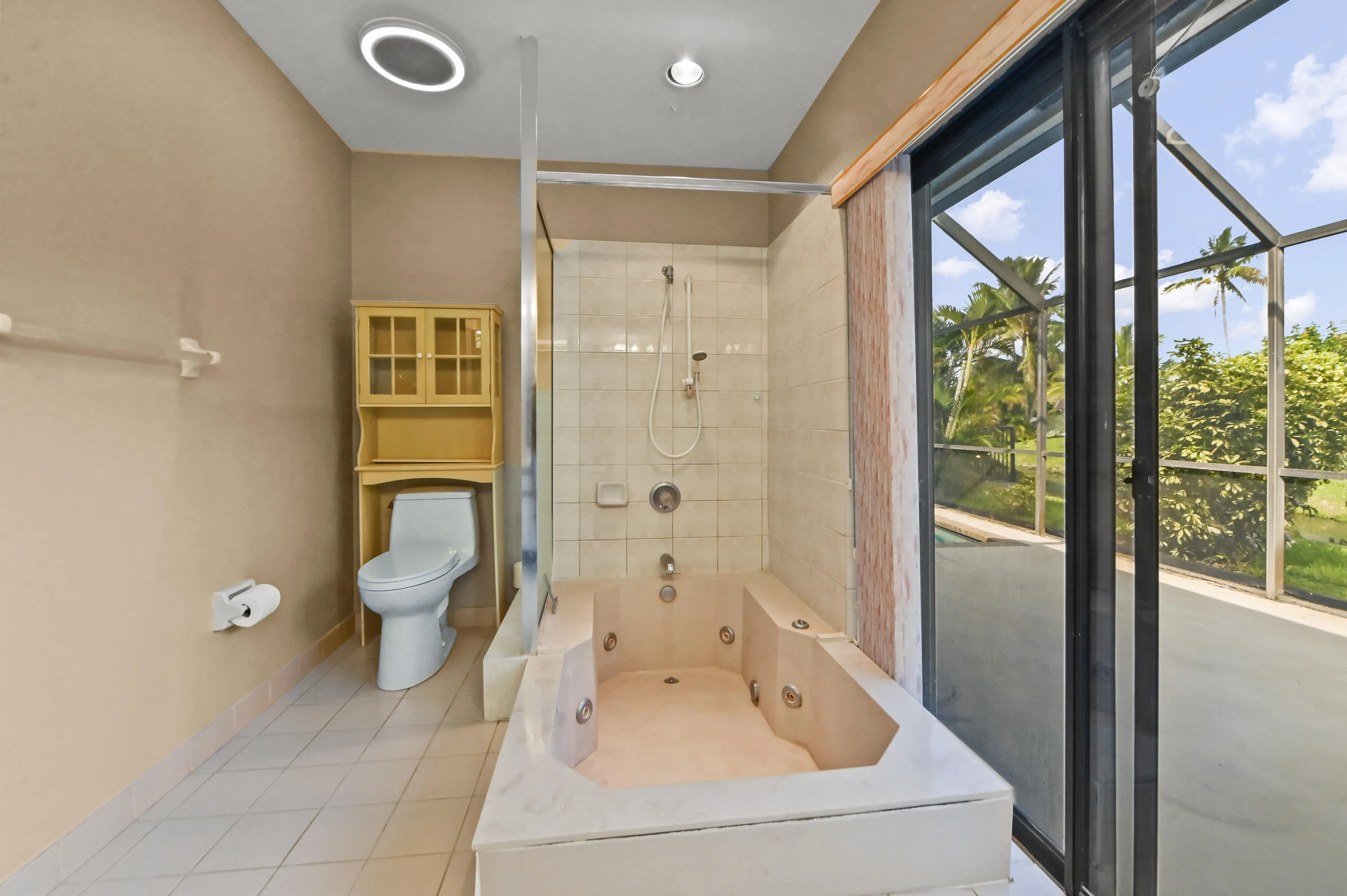 27 Bathroom 02