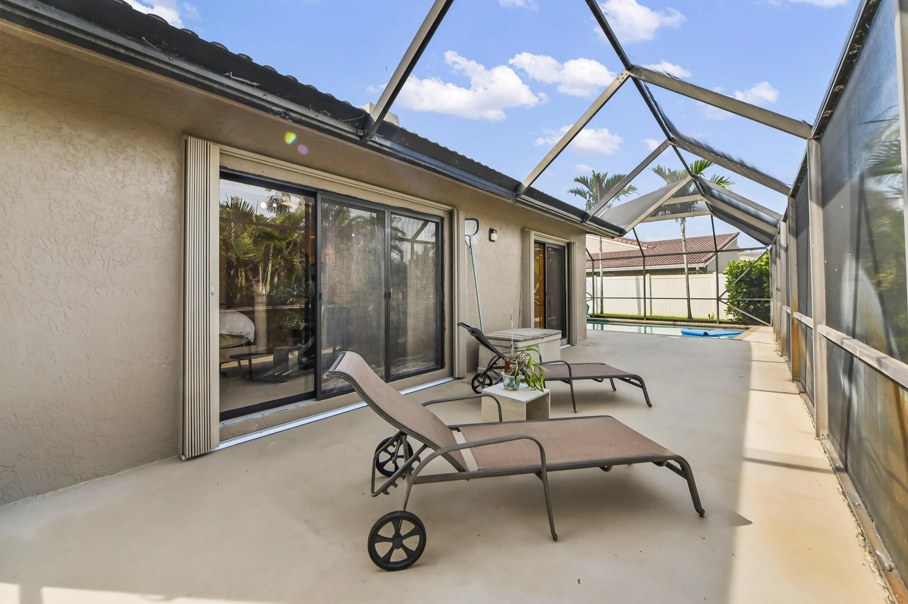 32 Patio 01