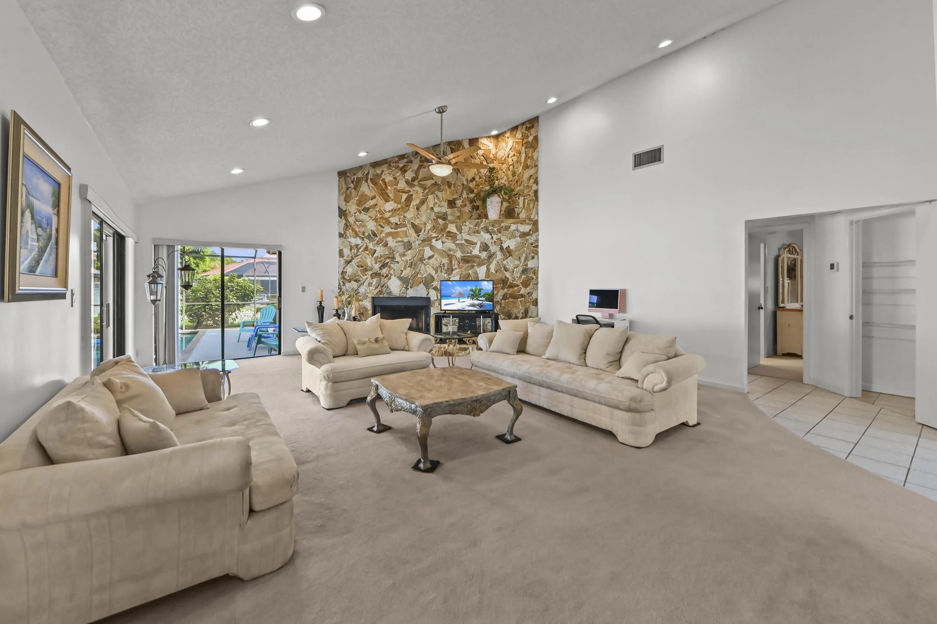 06 Living room 01