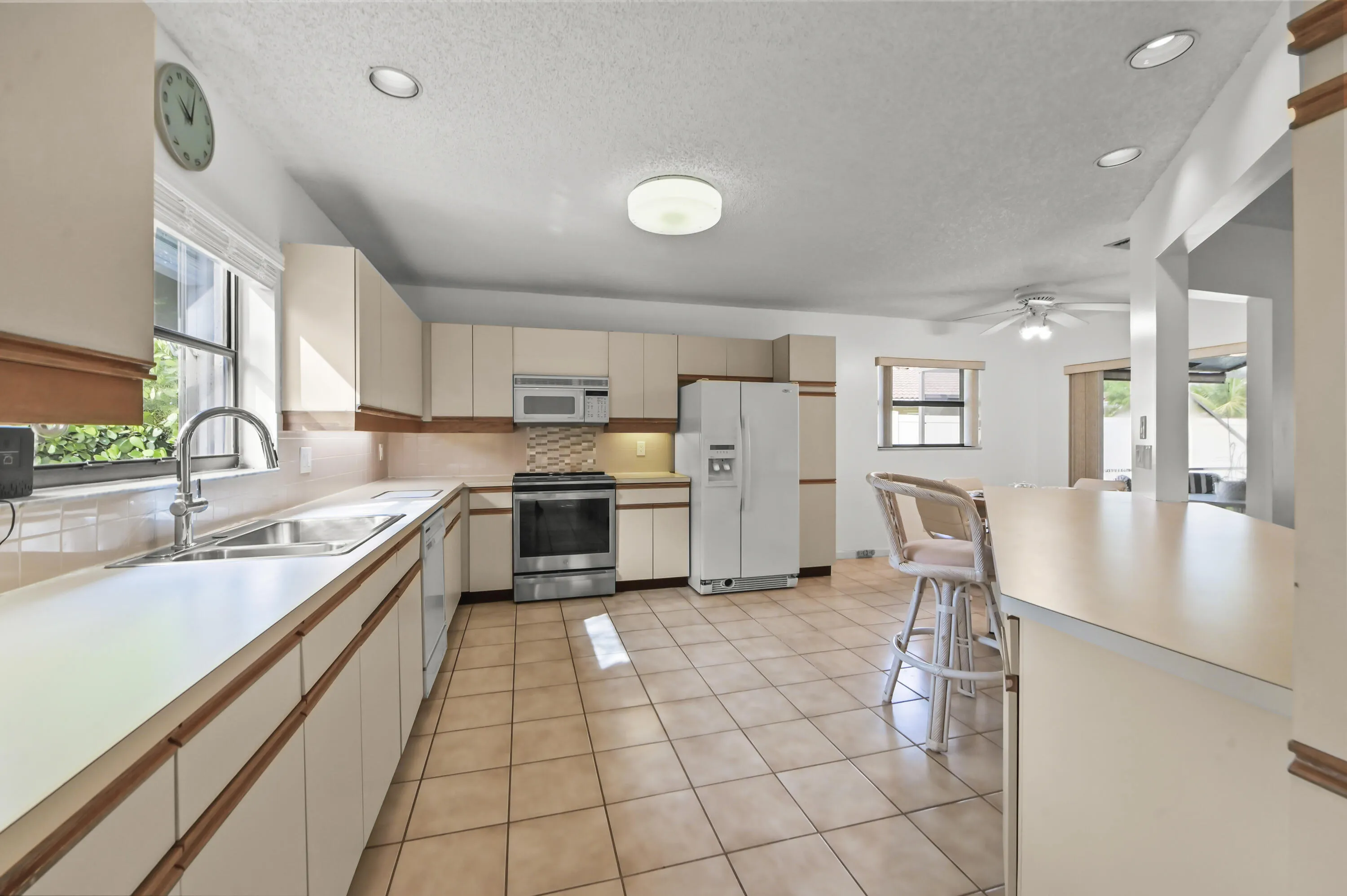 11 Kitchen 01